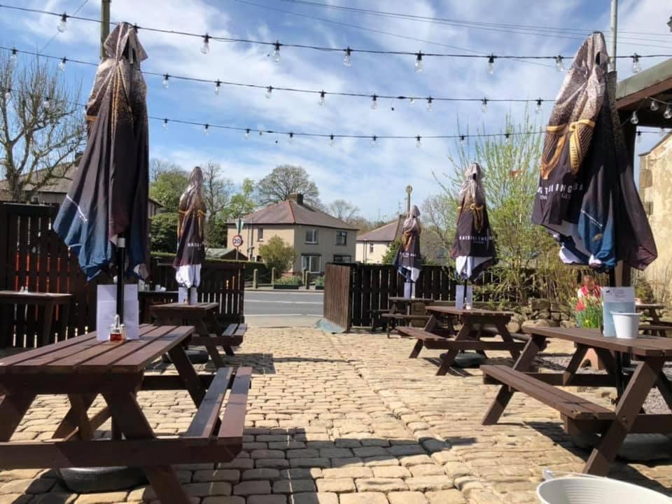 The Hare & Hounds Inn Foulridge ภายนอก รูปภาพ